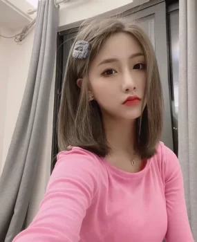 抚媚动人的小姐姐