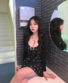 刚毕业大学生兼职（下面身材照）