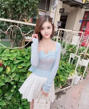 爆炒高颜值靓女