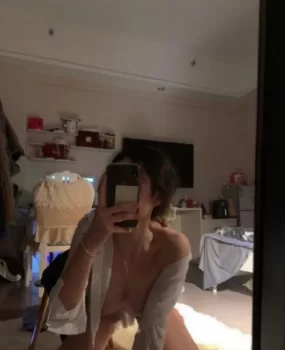 肤白貌美大胸妹