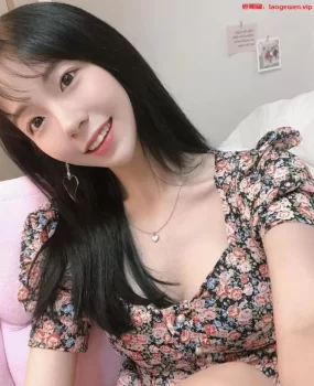 杭州甜美少女性感美足美腿肉丝足交啪啪床上干到沙发再到窗前娇嫩呻吟